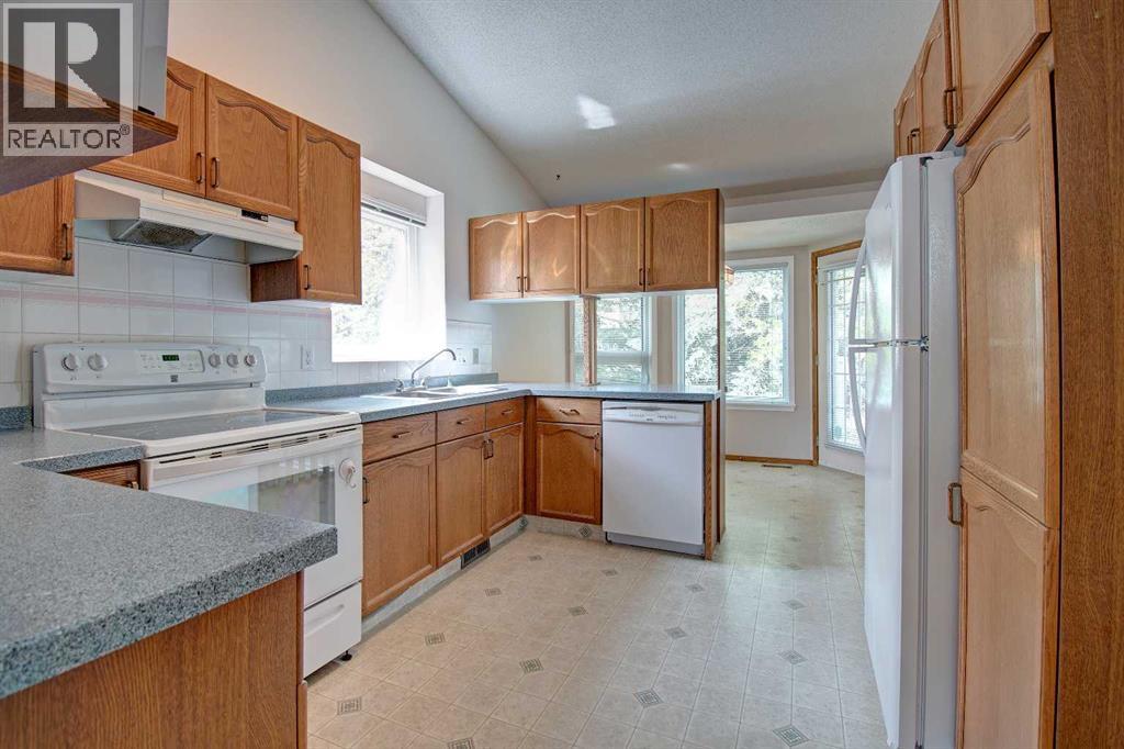 345 Sandringham Court NW - 11