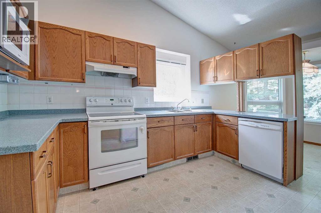 345 Sandringham Court NW - 12