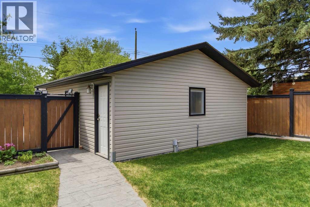 351 Queen Charlotte Road SE - 37