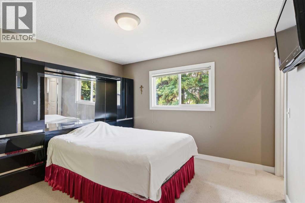351 Queen Charlotte Road SE - 20