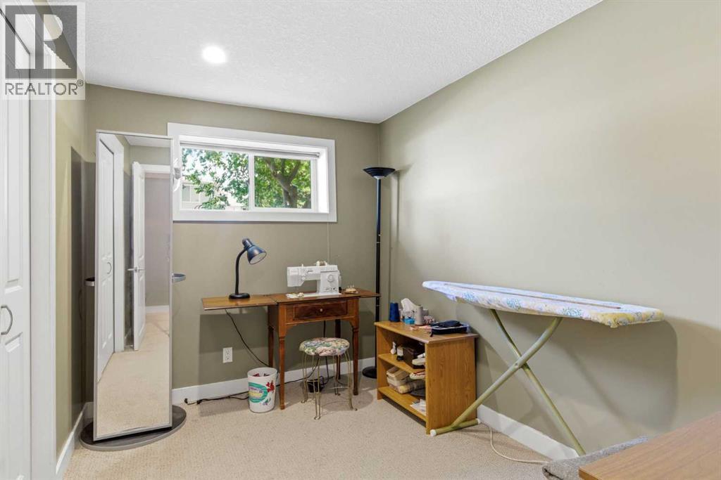 351 Queen Charlotte Road SE - 32