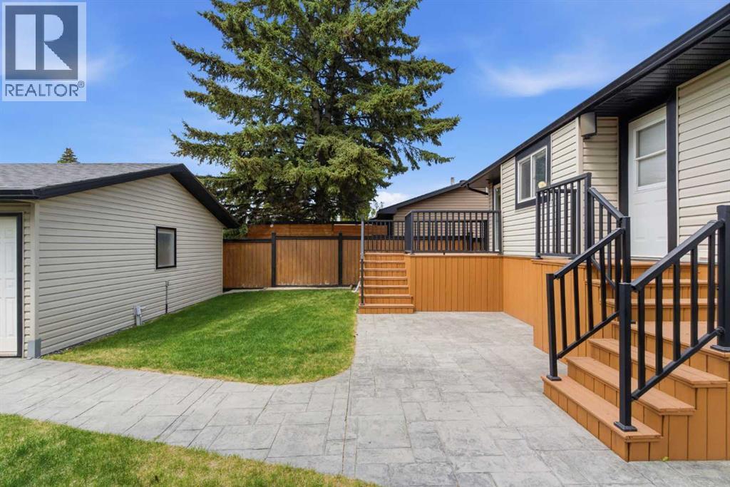 351 Queen Charlotte Road SE - 38
