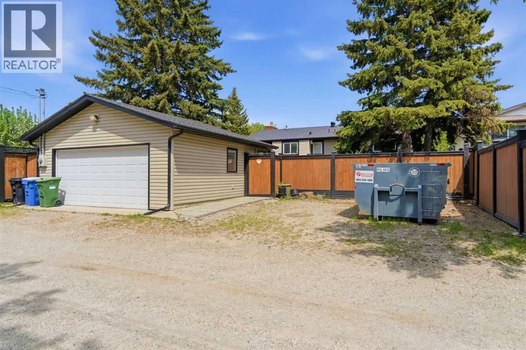 351 Queen Charlotte Road SE - 44