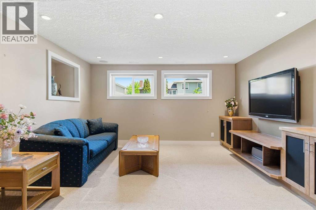 351 Queen Charlotte Road SE - 27