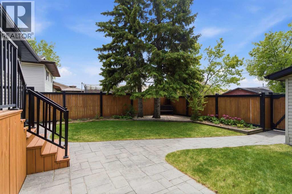 351 Queen Charlotte Road SE - 43