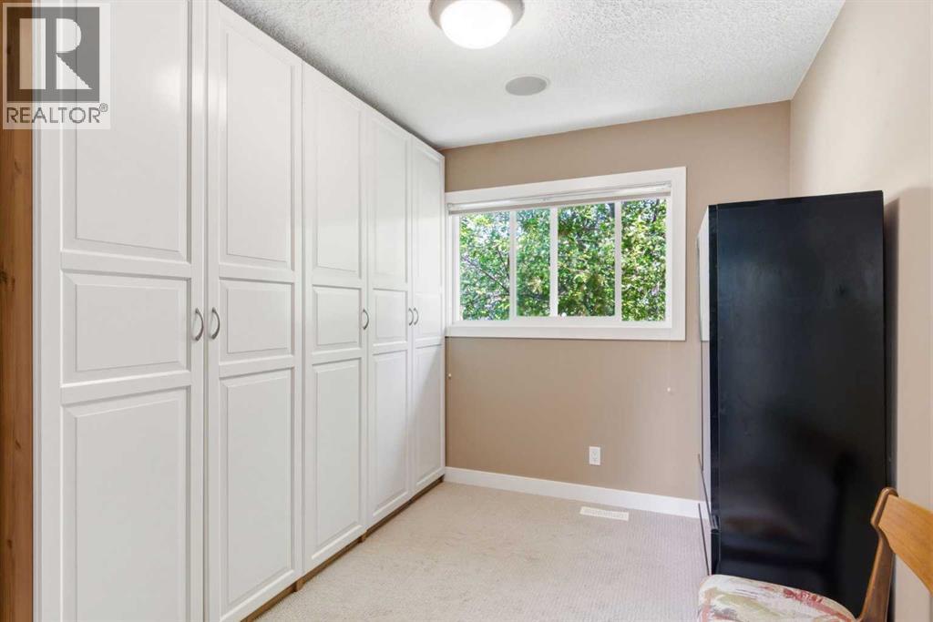 351 Queen Charlotte Road SE - 22