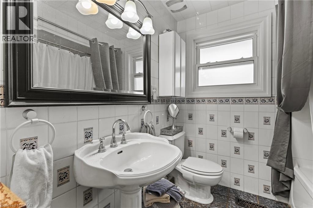 35 CHANTLER Road - 18