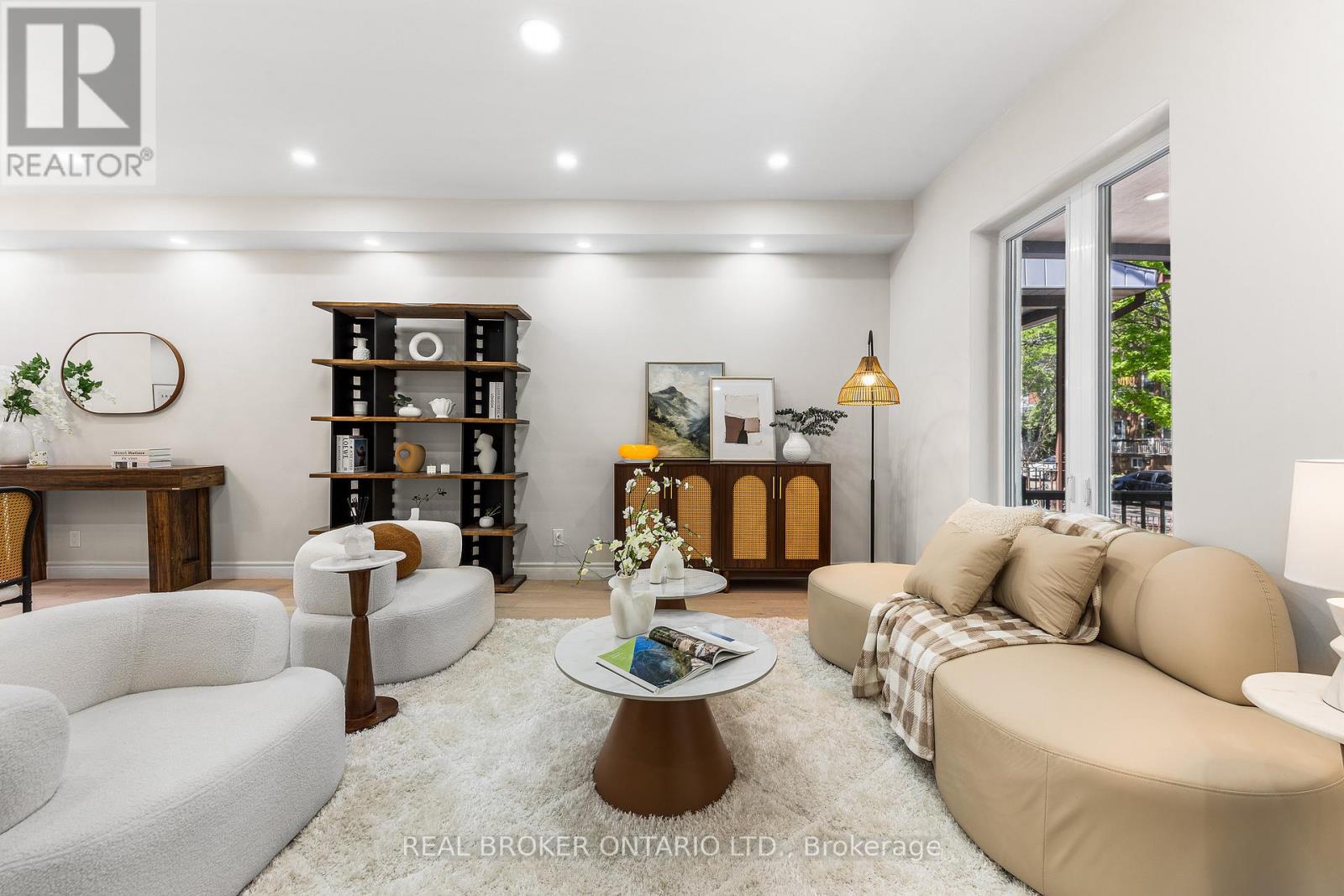 806 GLADSTONE AVENUE - 1