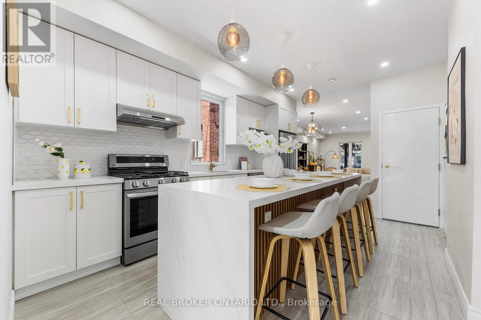 806 GLADSTONE AVENUE - 10