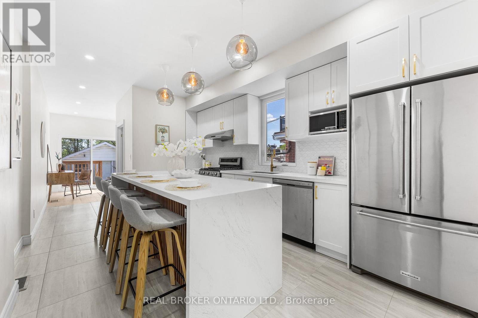 806 GLADSTONE AVENUE - 11