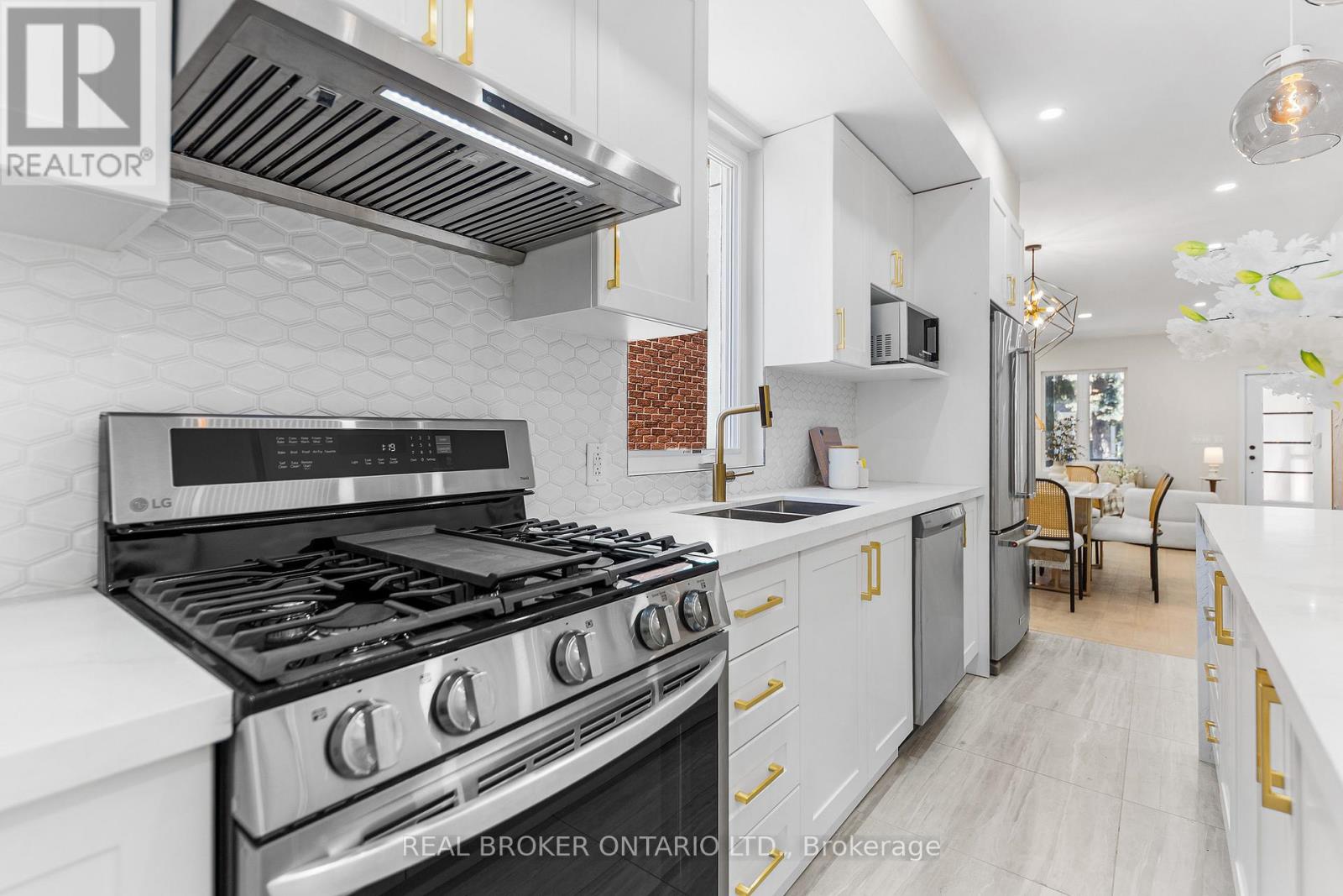 806 GLADSTONE AVENUE - 13
