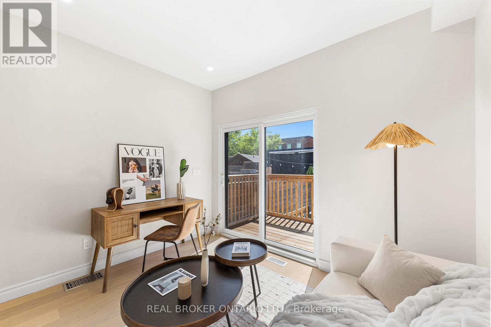 806 GLADSTONE AVENUE - 15