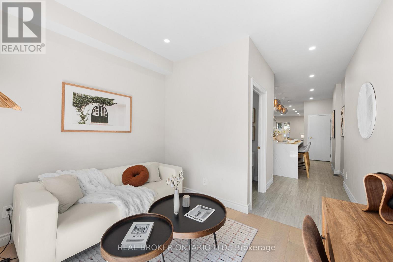 806 GLADSTONE AVENUE - 17