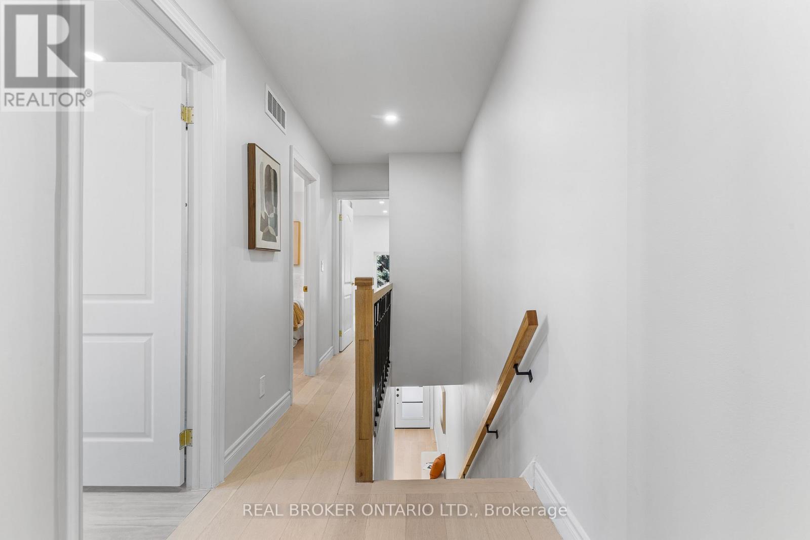 806 GLADSTONE AVENUE - 19