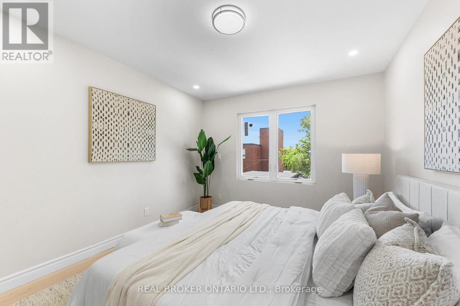 806 GLADSTONE AVENUE - 20