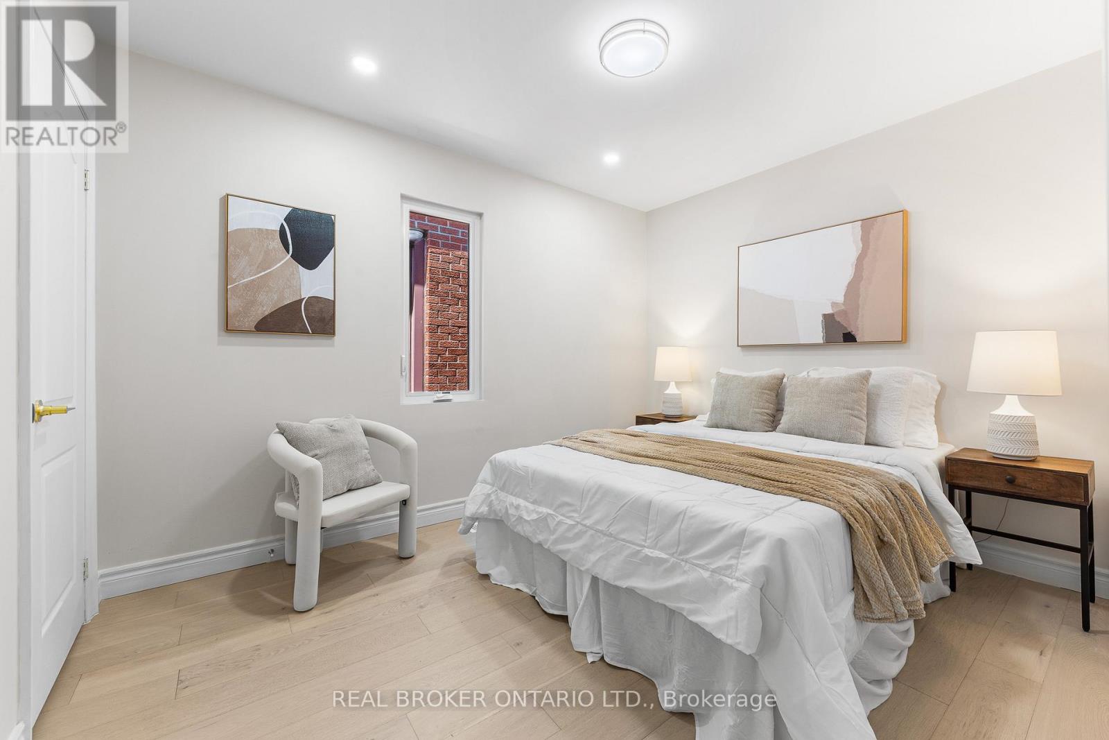 806 GLADSTONE AVENUE - 21