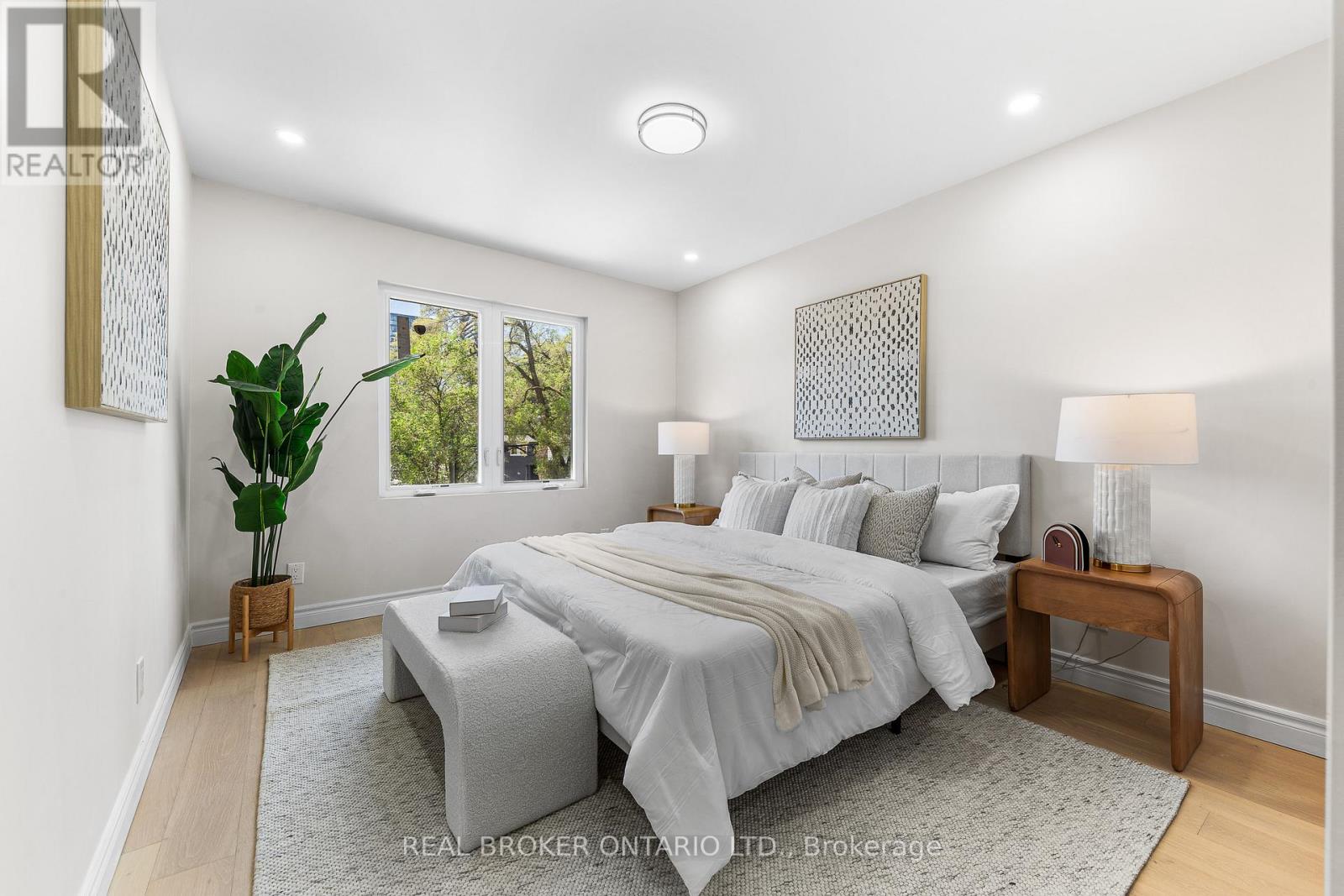806 GLADSTONE AVENUE - 22