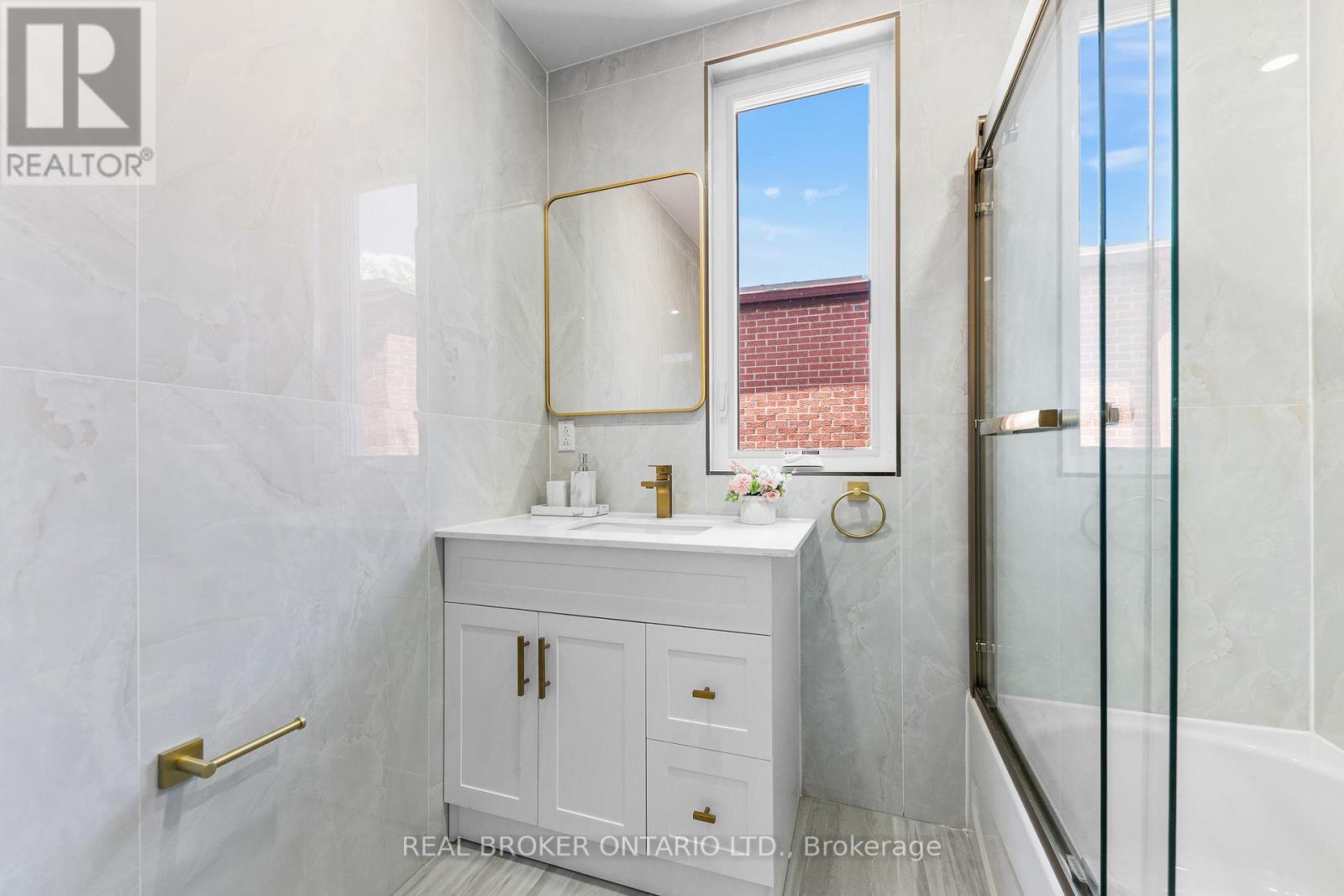 806 GLADSTONE AVENUE - 23