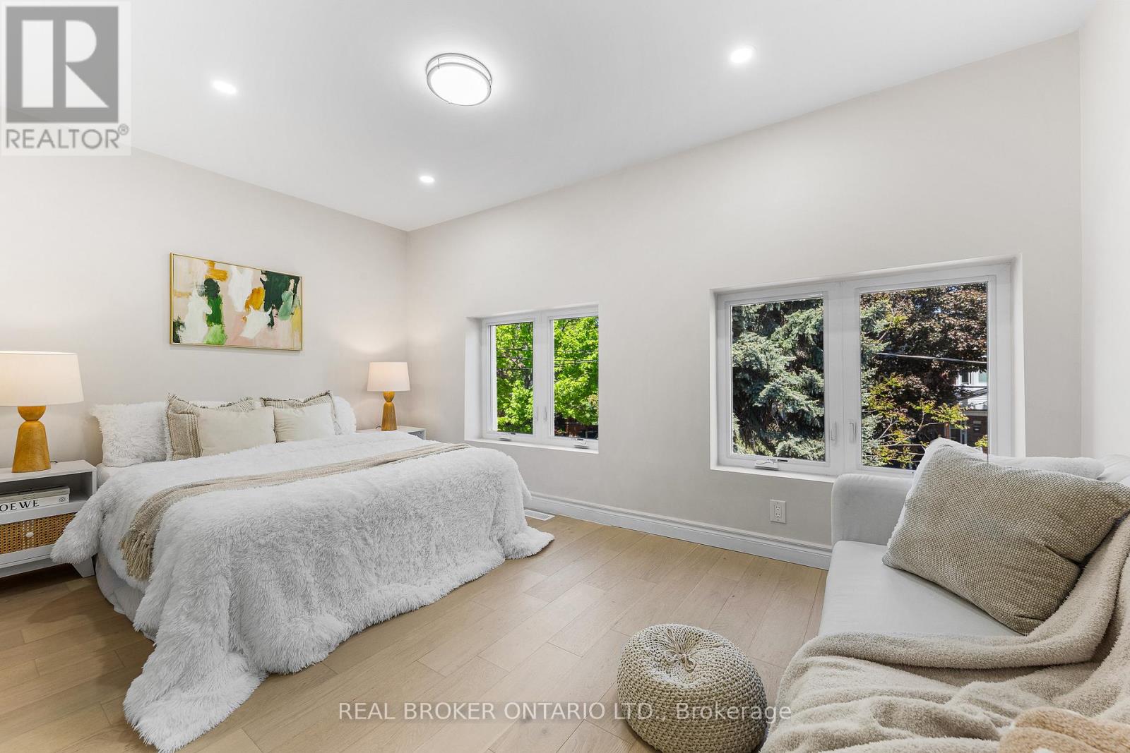 806 GLADSTONE AVENUE - 27