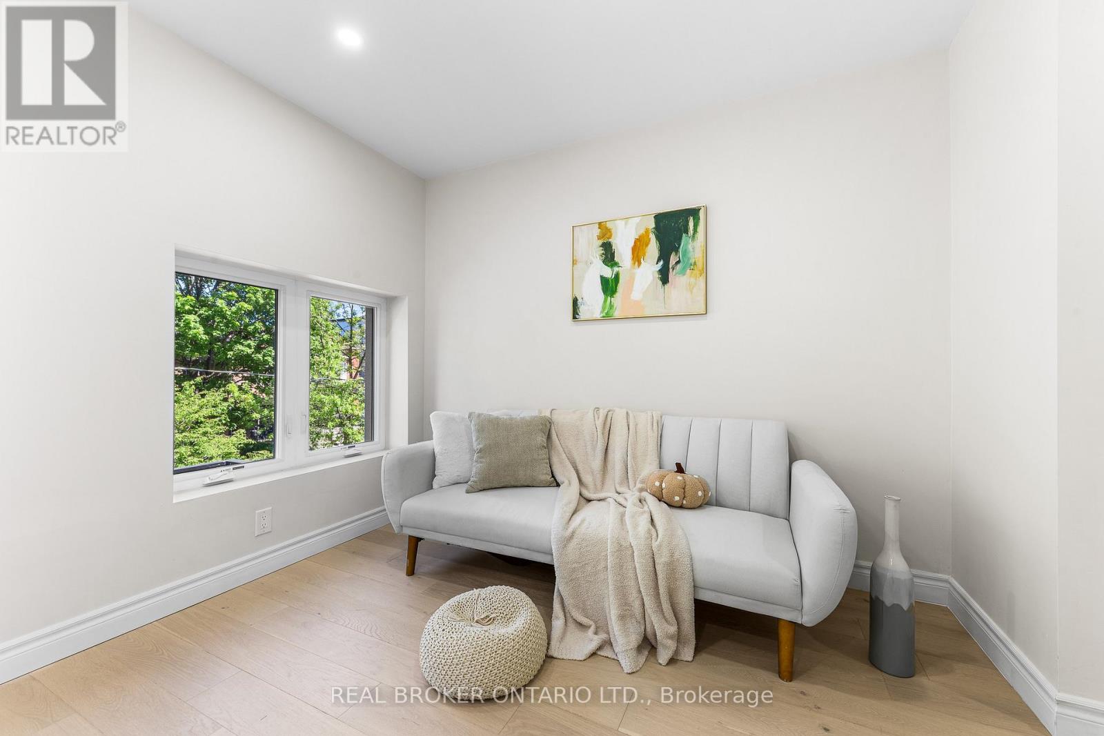 806 GLADSTONE AVENUE - 30
