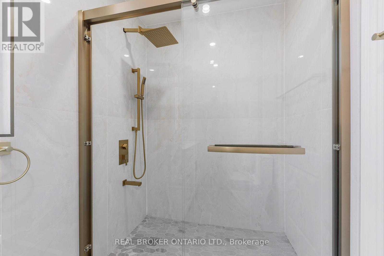 806 GLADSTONE AVENUE - 31
