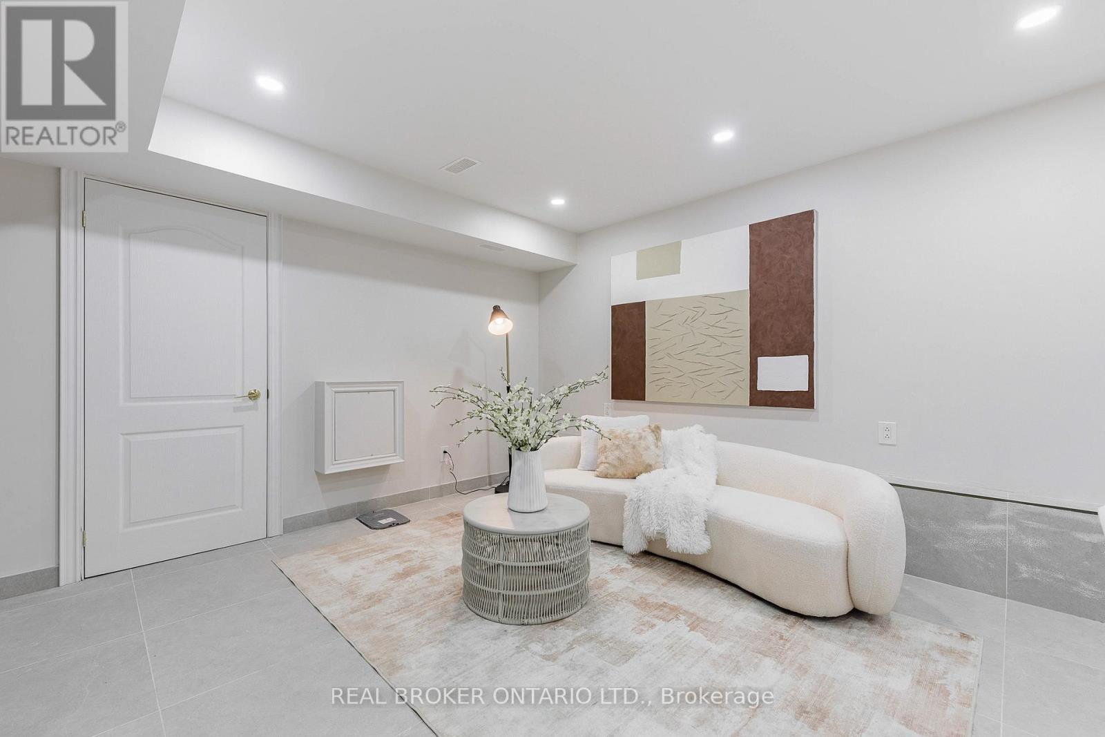 806 GLADSTONE AVENUE - 33