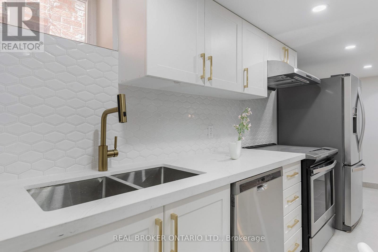 806 GLADSTONE AVENUE - 37