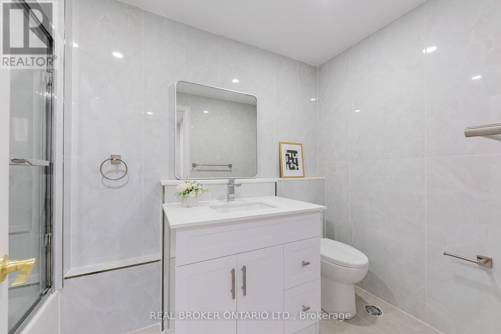 806 GLADSTONE AVENUE - 40