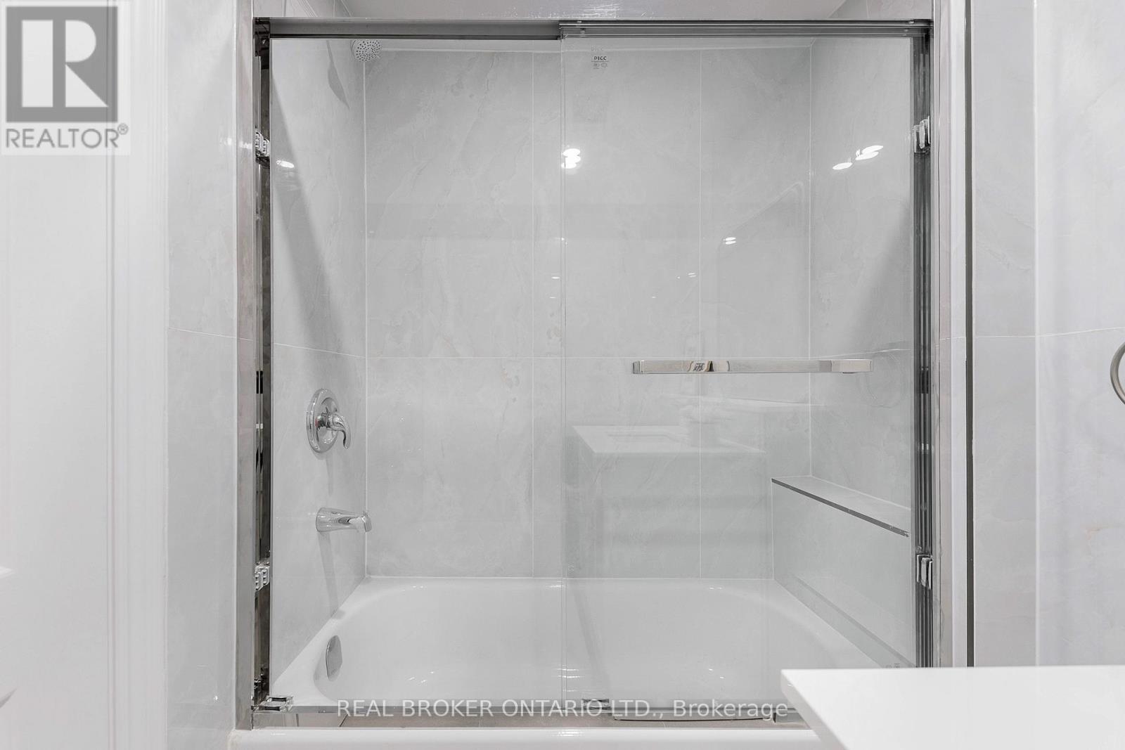 806 GLADSTONE AVENUE - 41