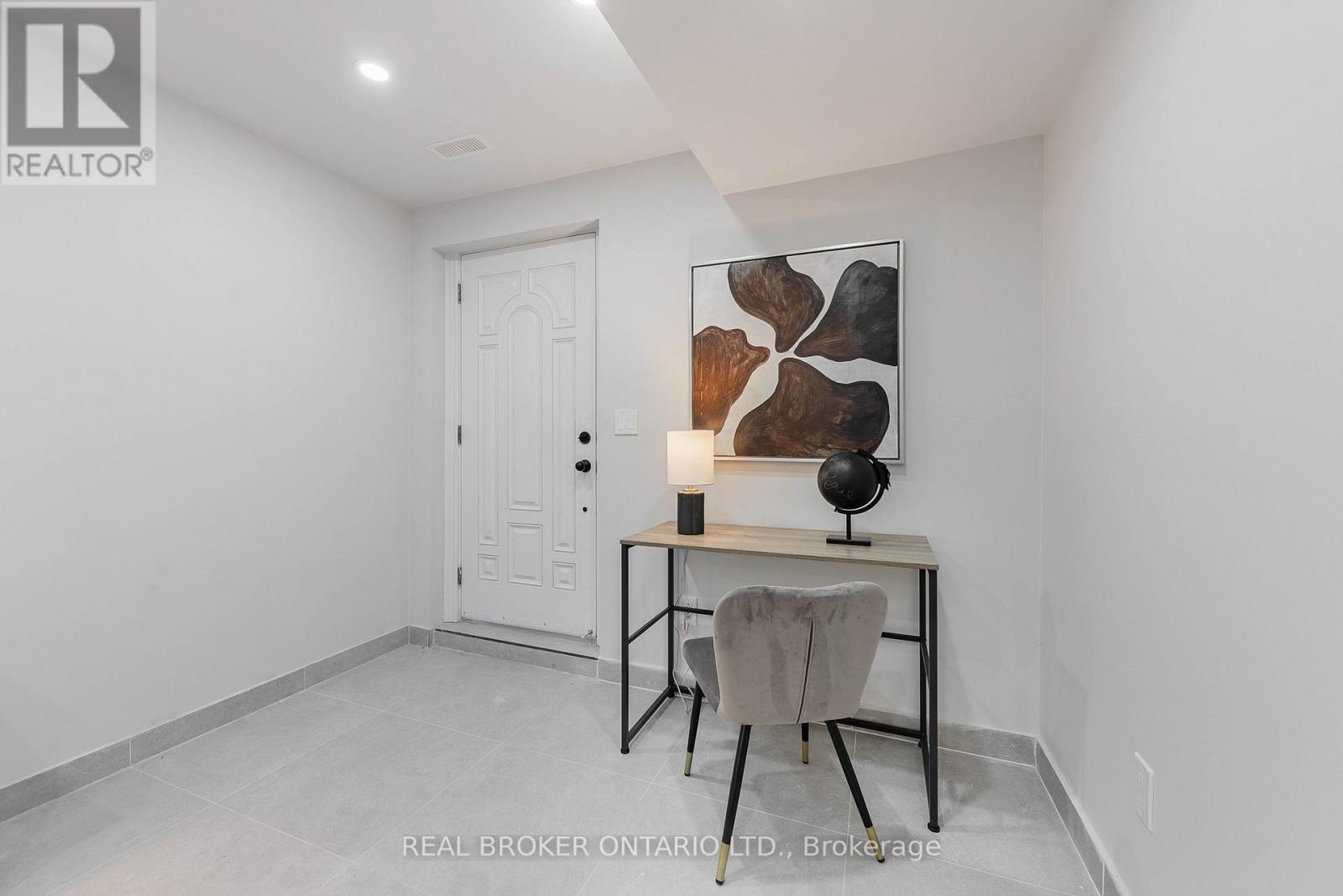 806 GLADSTONE AVENUE - 42