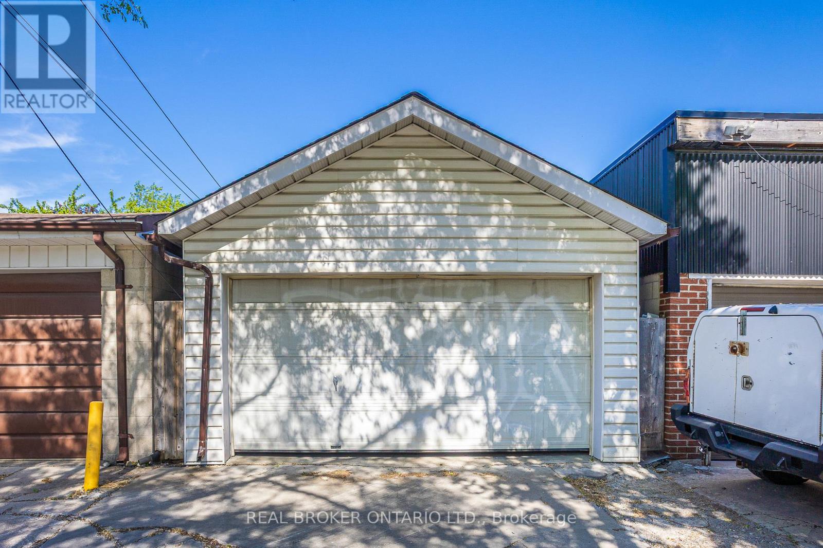 806 GLADSTONE AVENUE - 44