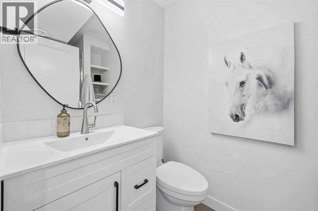 3817 18 Street SW - 43