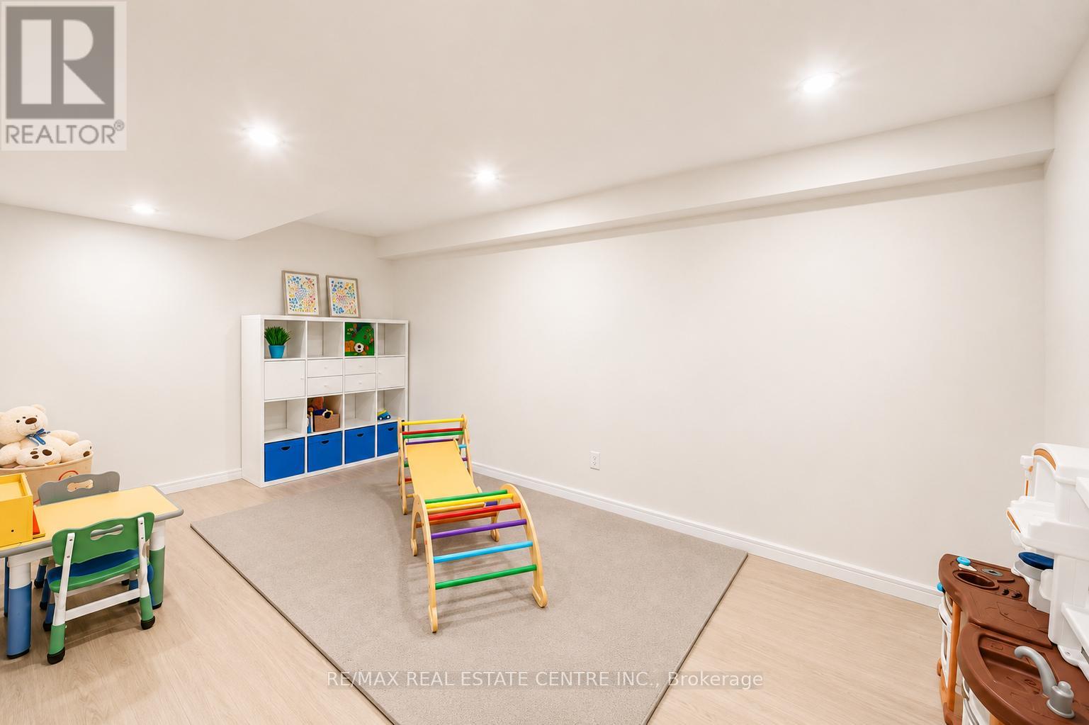199 ALDERSON COURT - 25