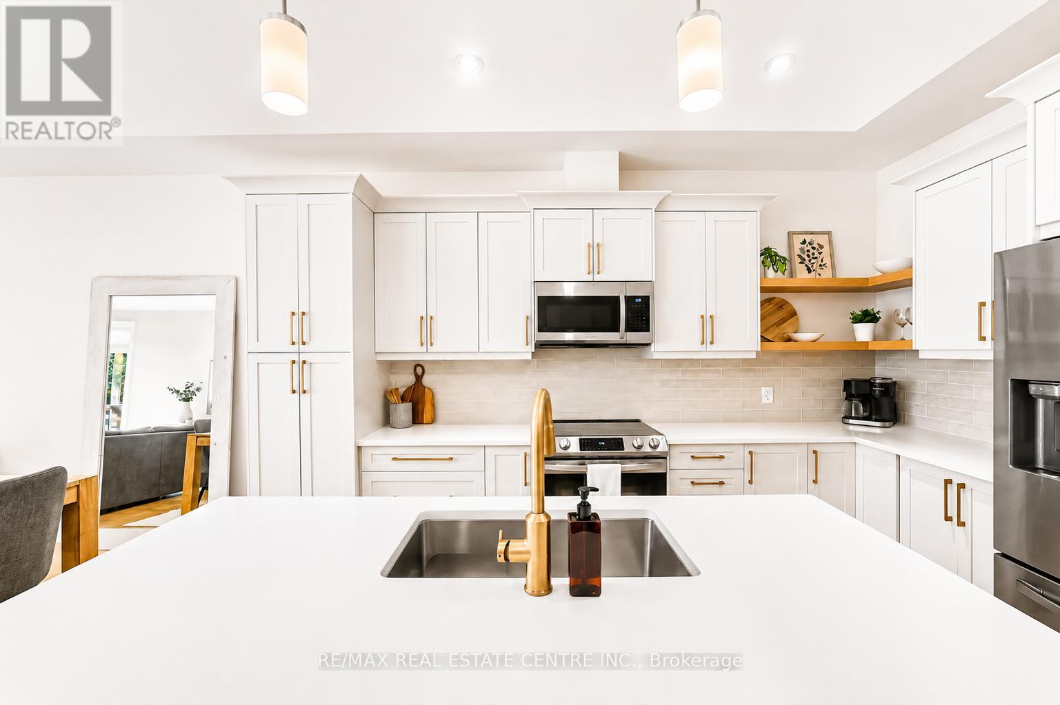 199 ALDERSON COURT - 6