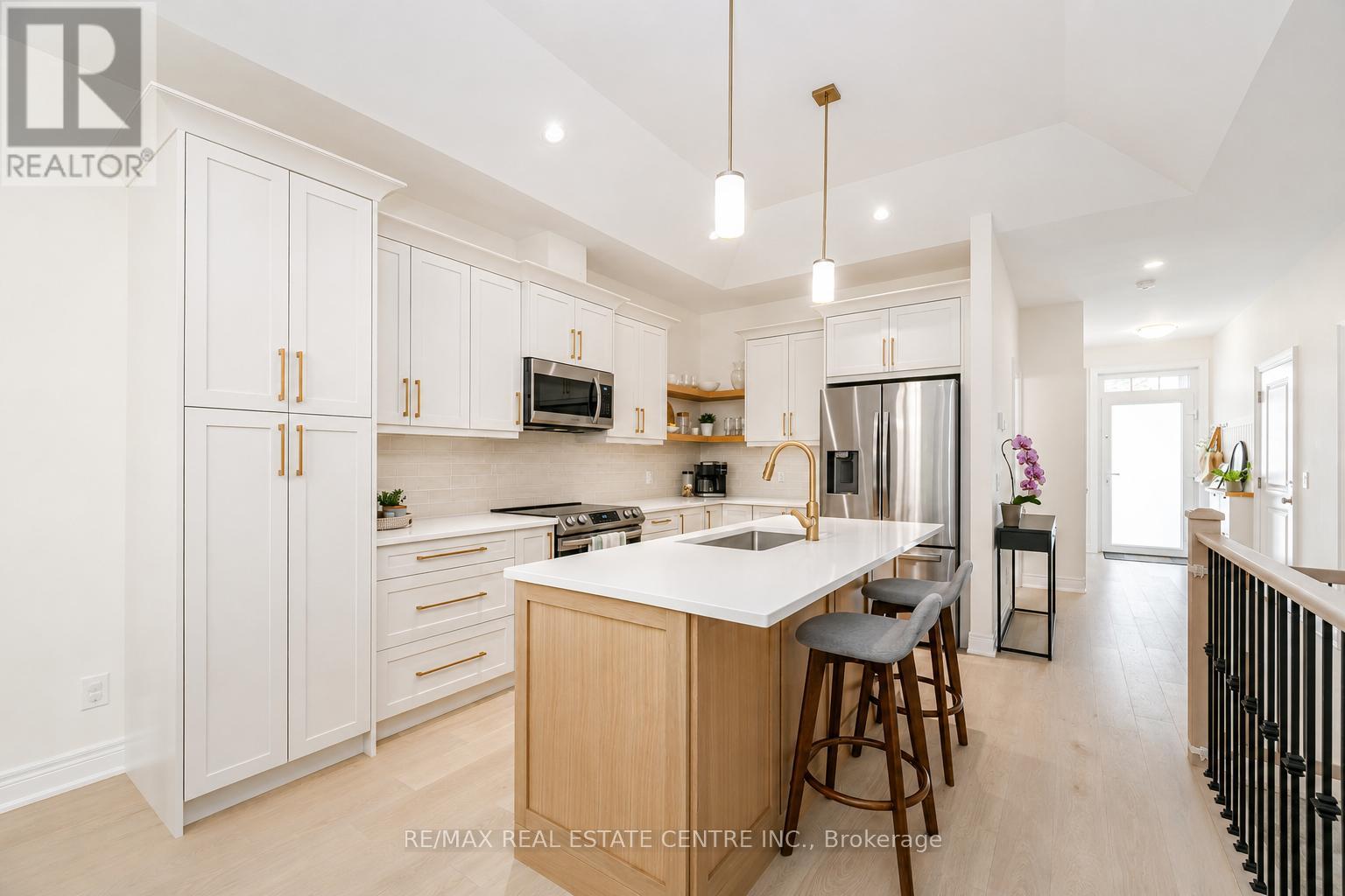 199 ALDERSON COURT - 7
