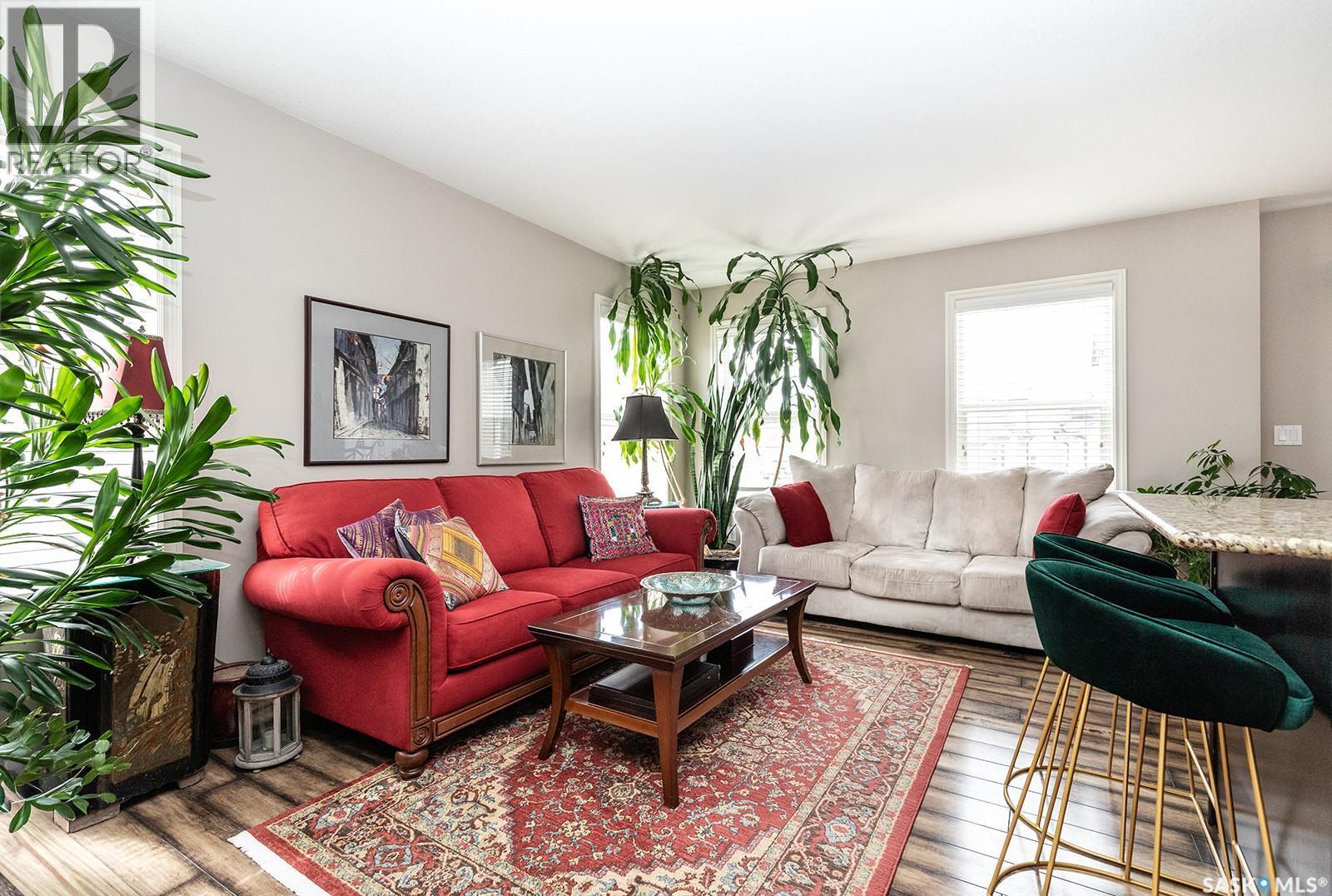 #214 615 Lynd CRESCENT - 6