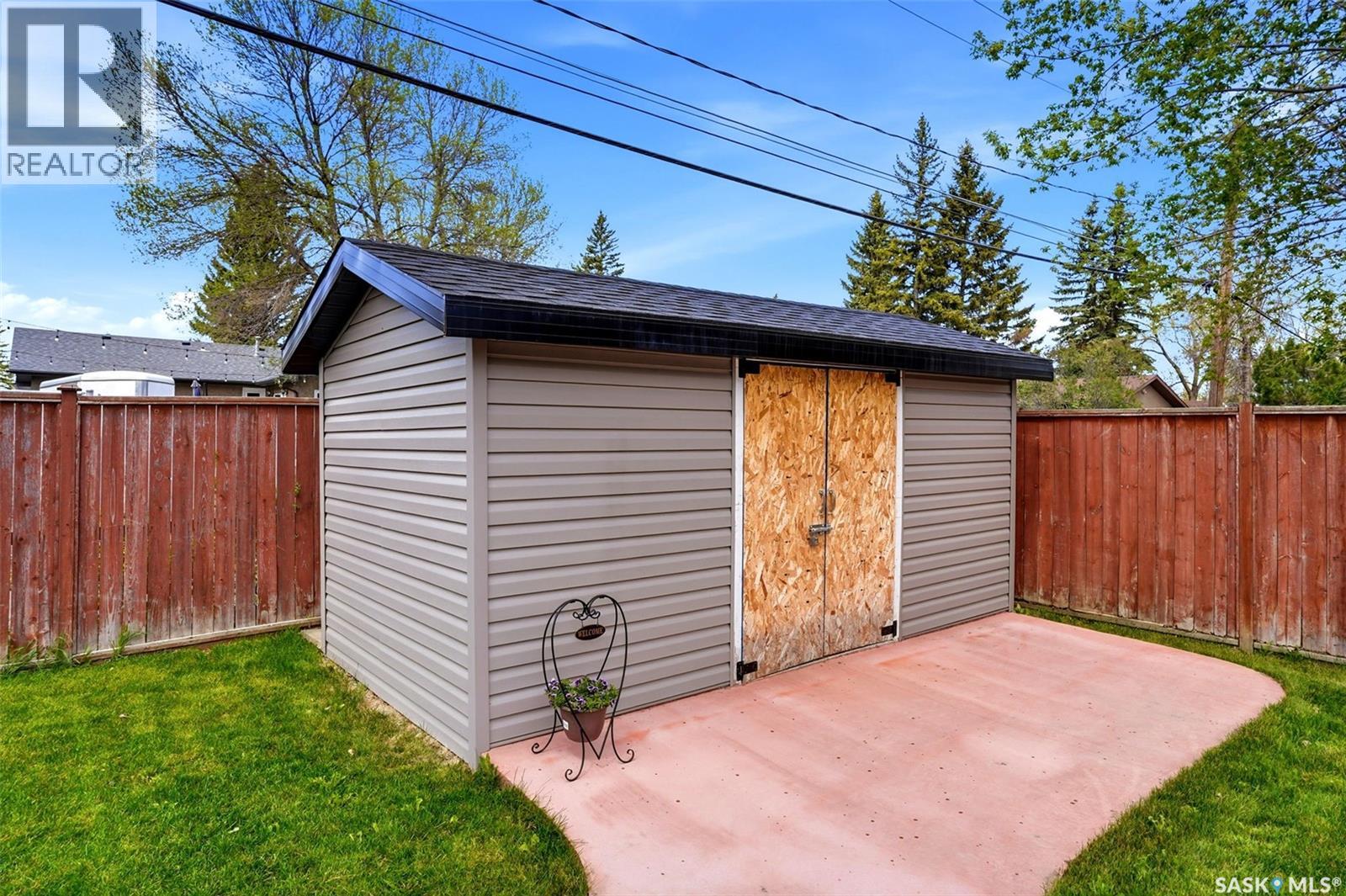 124 Riddell CRESCENT - 35