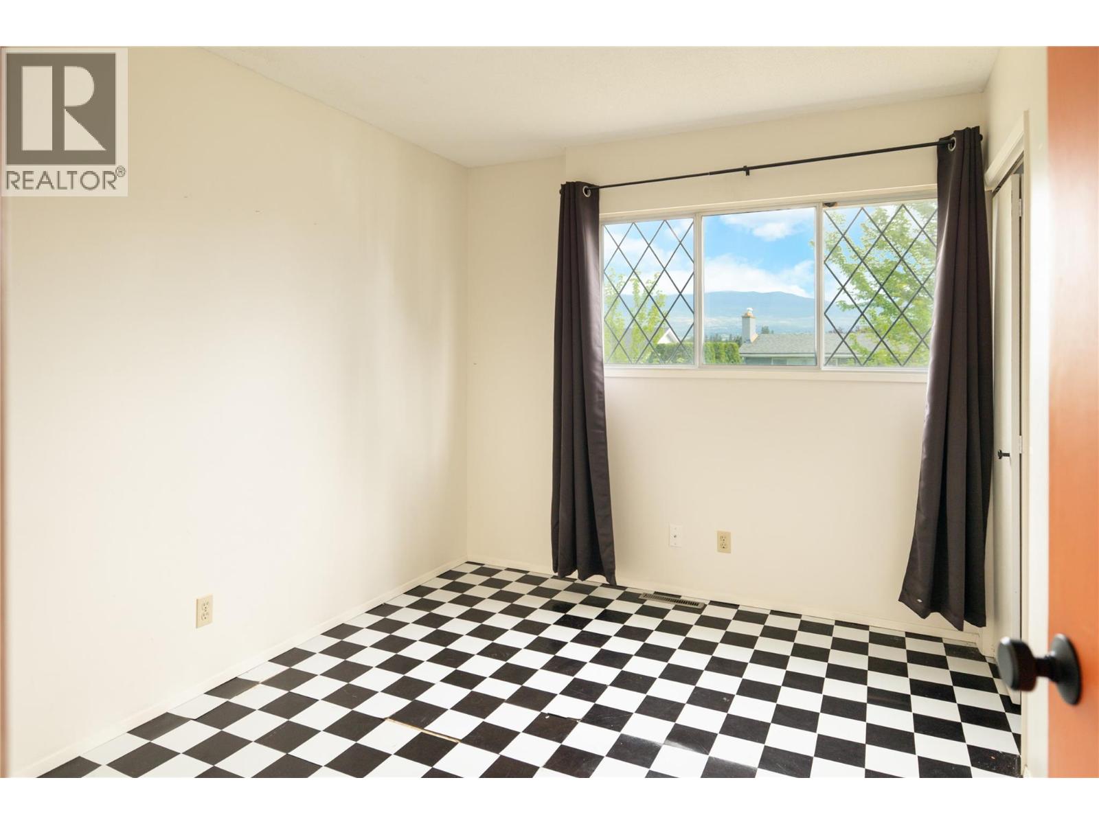 1738 Smithson Drive - 13