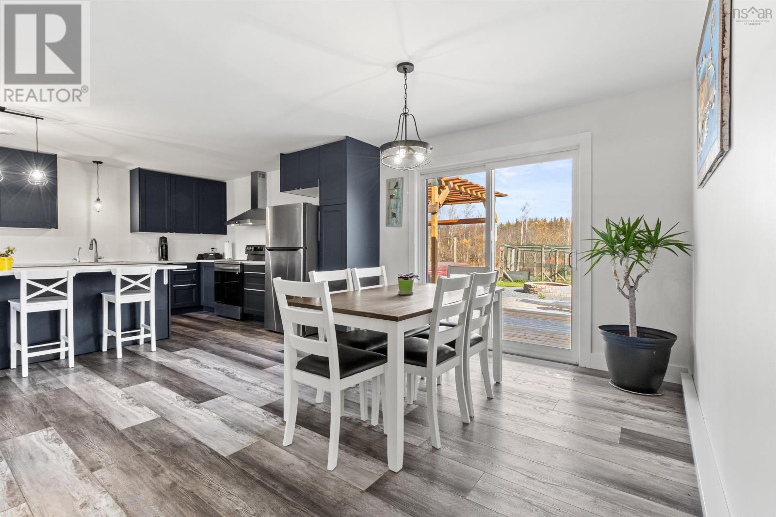 215 Grono Road - 8