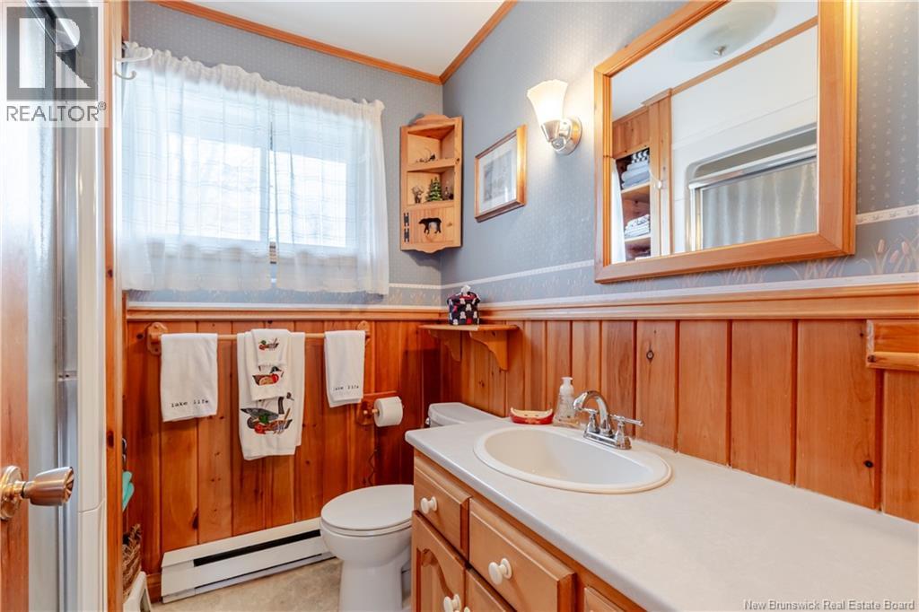 18 Lakeside Crescent - 24