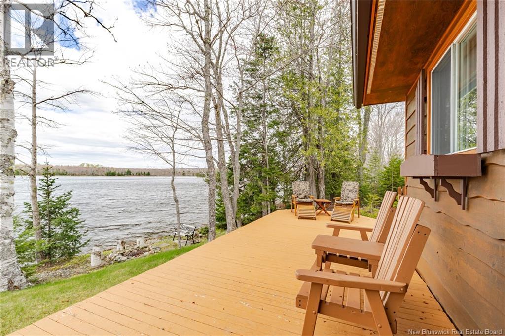 18 Lakeside Crescent - 35