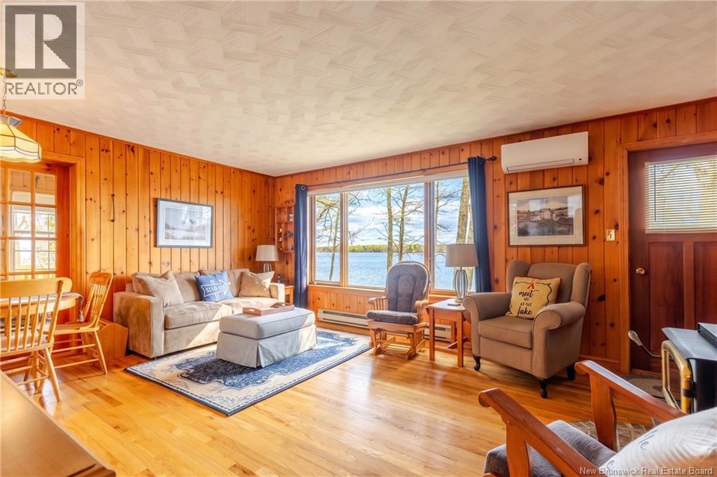 18 Lakeside Crescent - 20