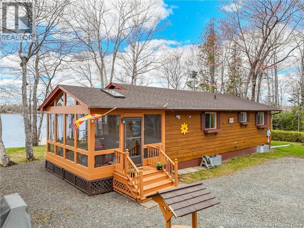 18 Lakeside Crescent - 4