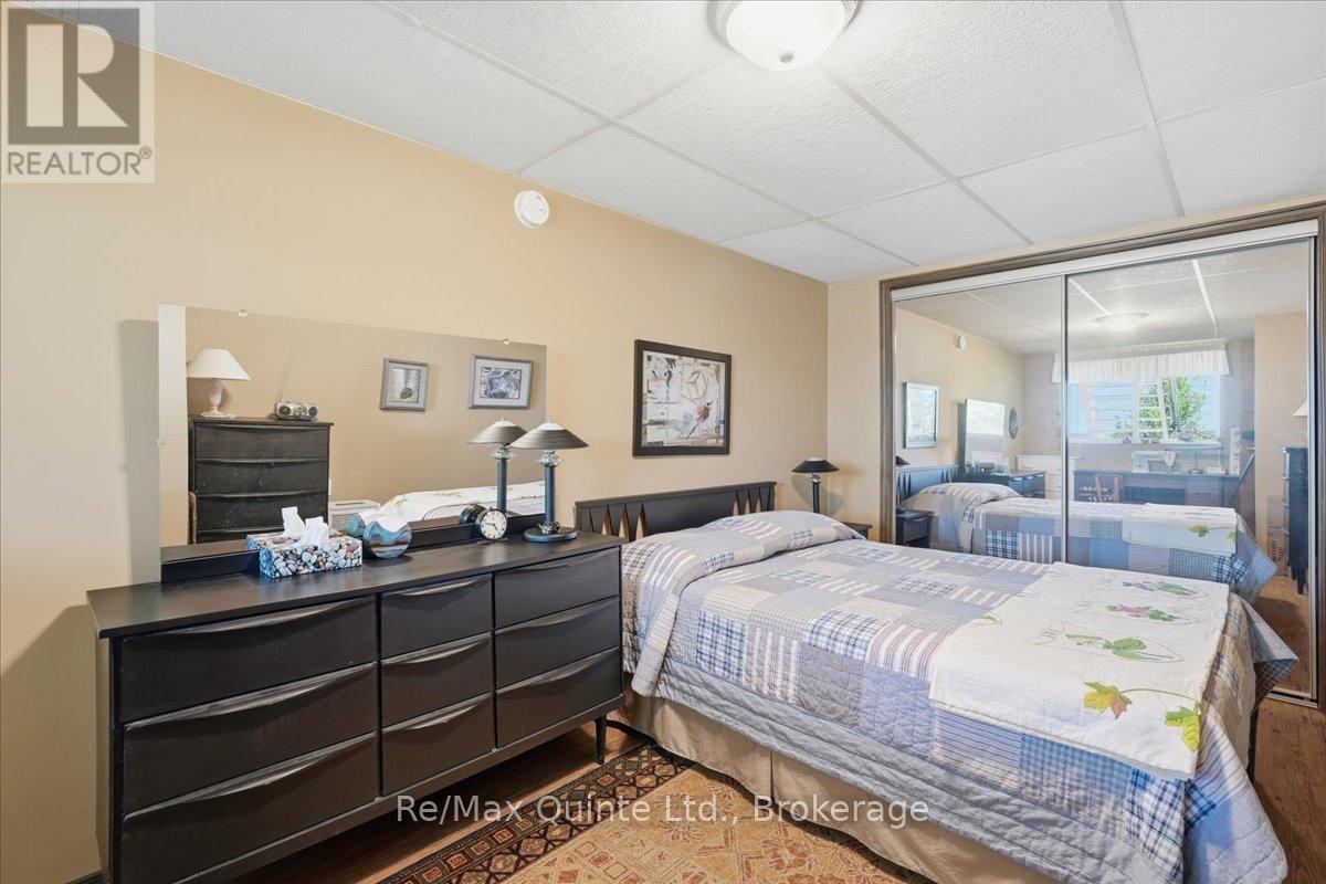 92 BISHOP LANE - 32