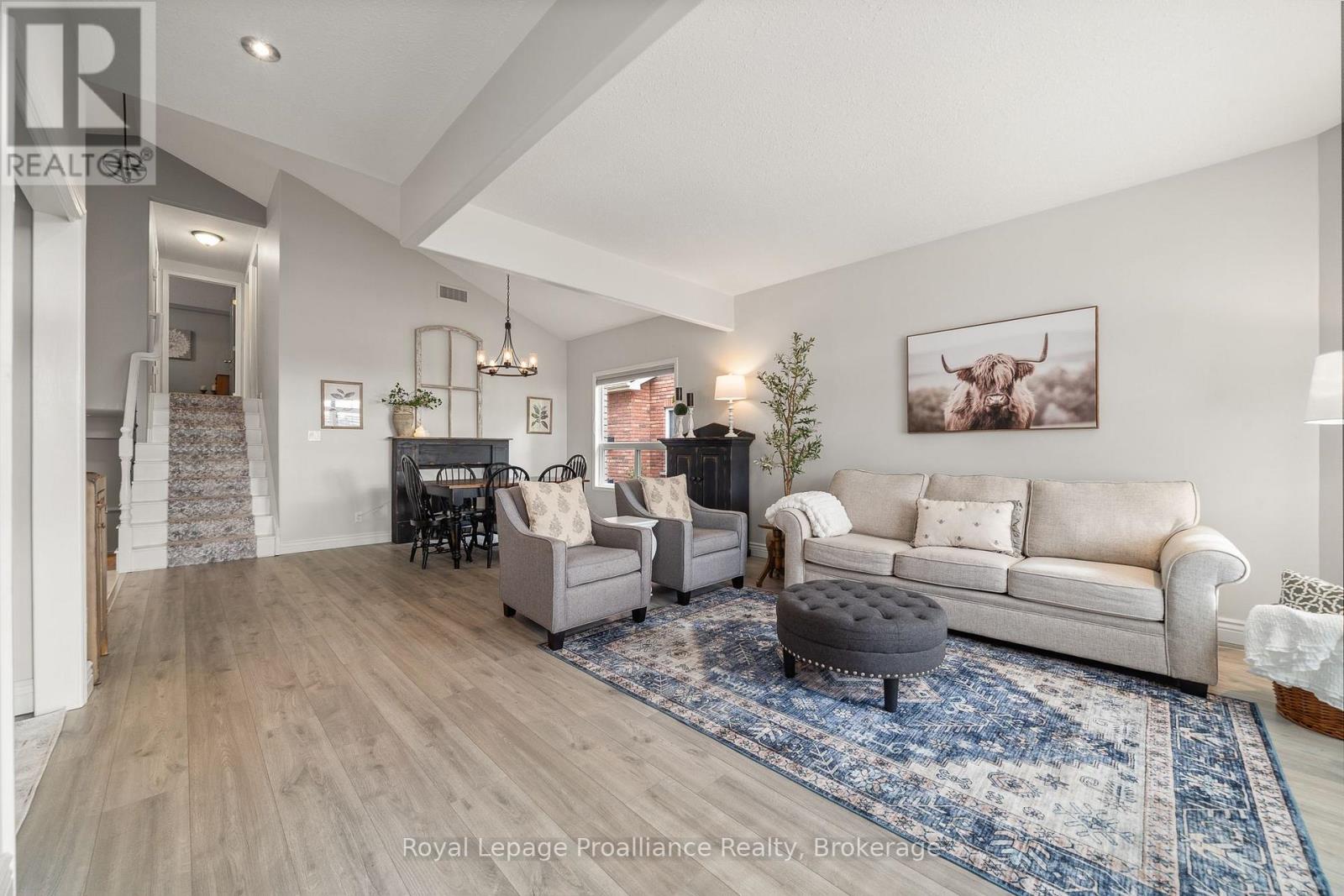 9 SPRUCE GARDENS - 5