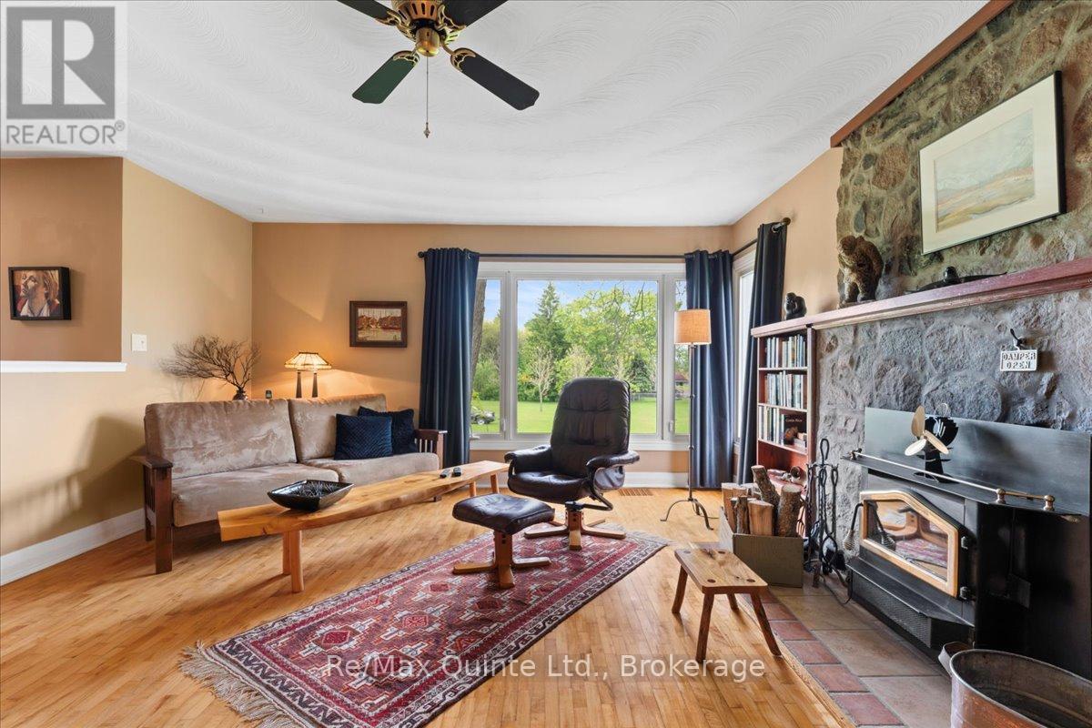 404 BRIDGE STREET W - 21