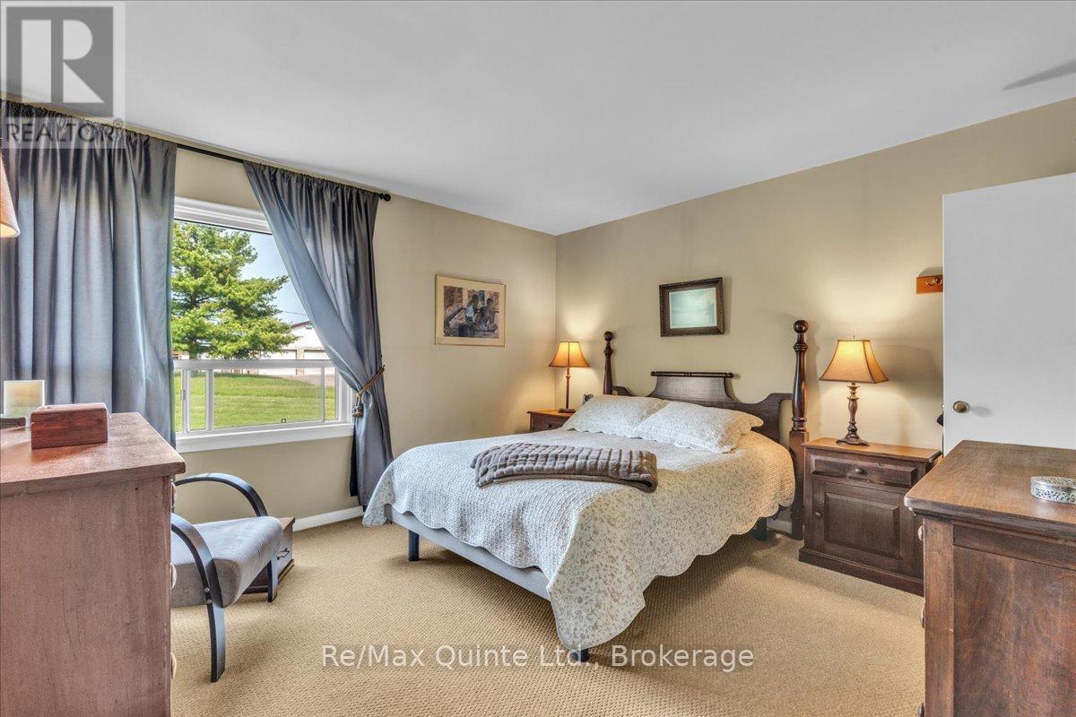 404 BRIDGE STREET W - 23