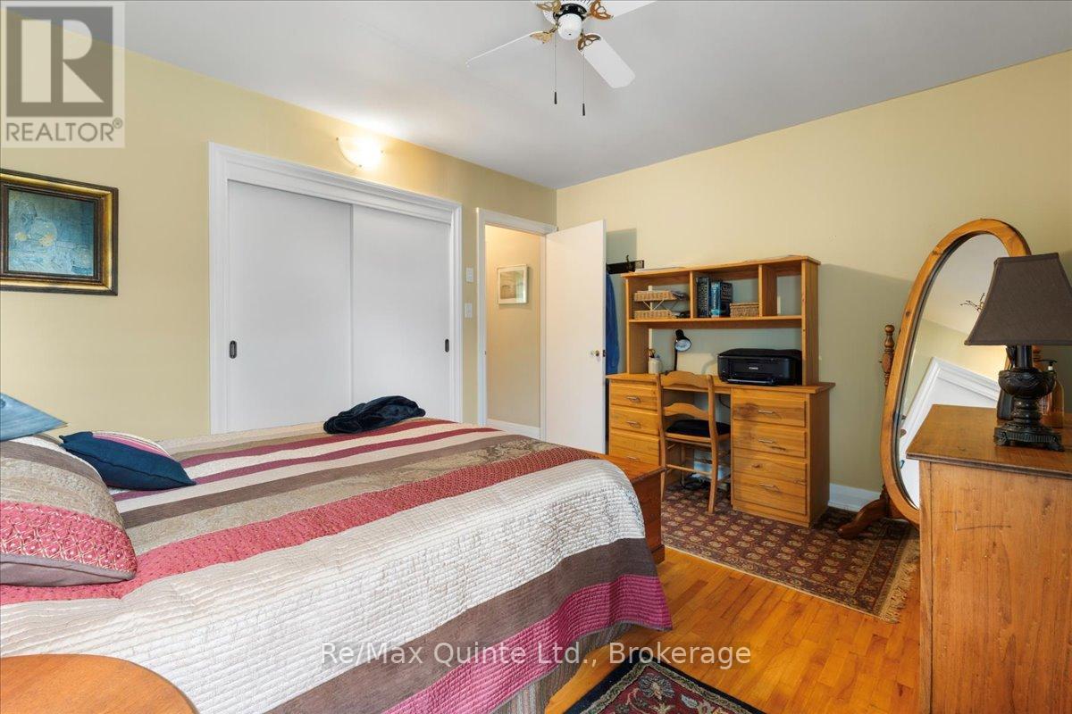 404 BRIDGE STREET W - 26