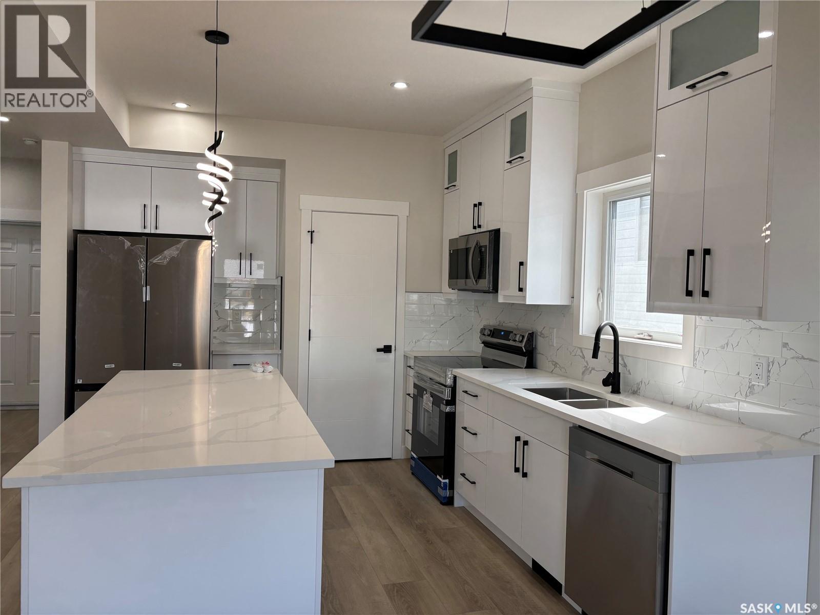 222 Veterans DRIVE - 7
