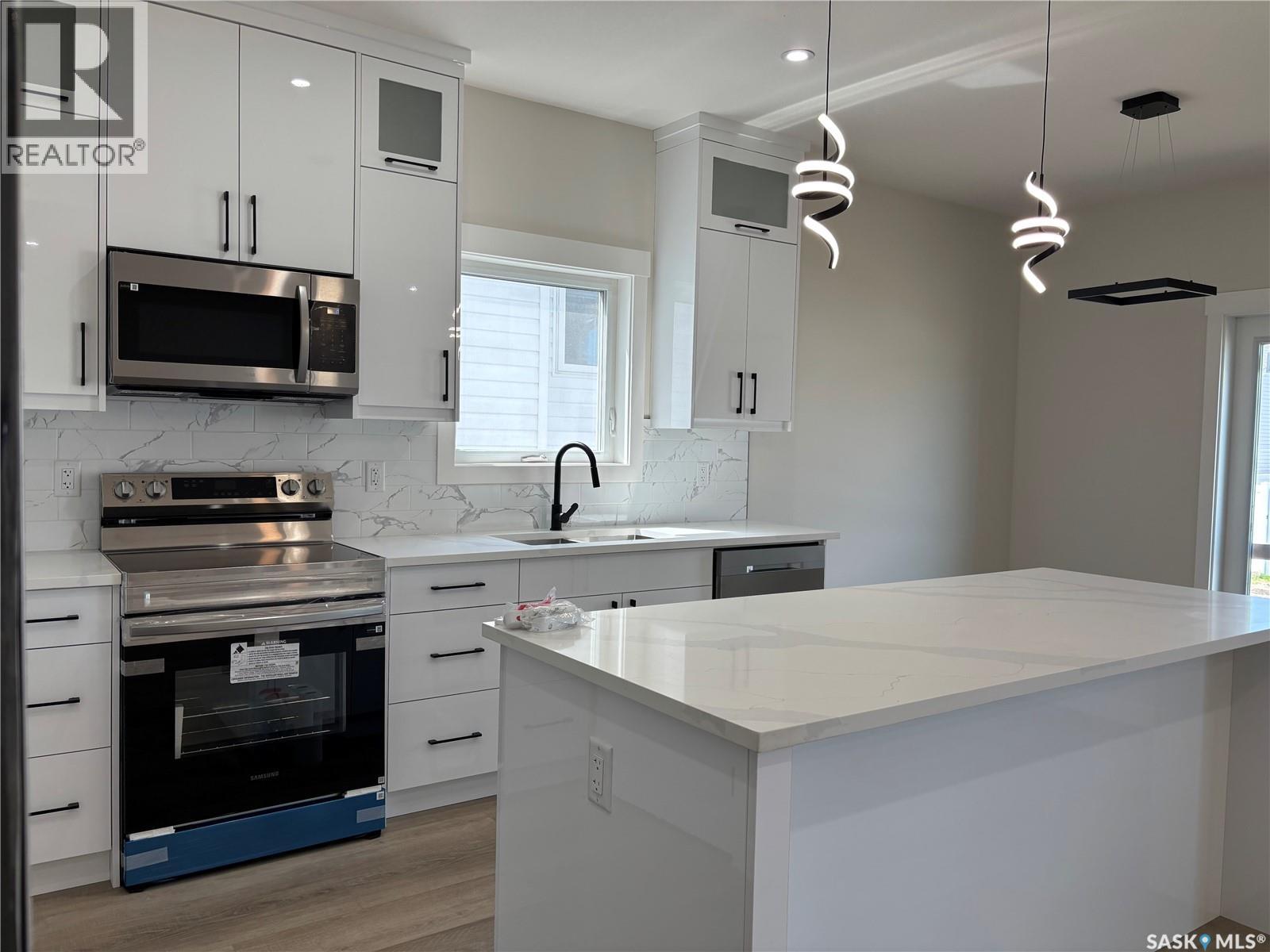 222 Veterans DRIVE - 8